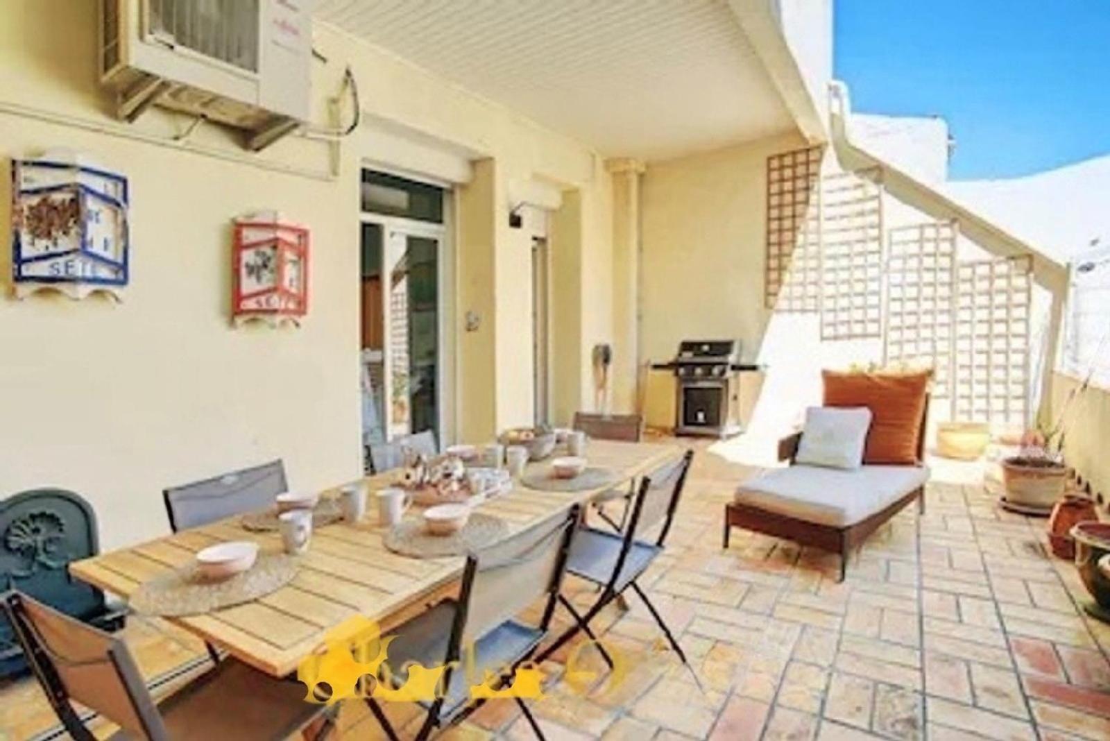 Le Cadre Royal Avec Piscine Apartment